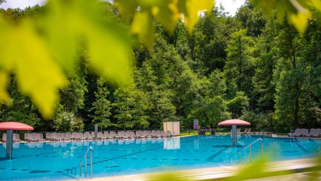 Terme Smarjeske Toplice zunanji bazeni leseni bazen